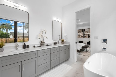 House in Fort Lauderdale, Florida 3 bedrooms, 198.9 sq.m. № 2043212 - photo 17