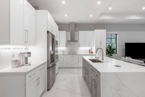 House in Fort Lauderdale, Florida 3 bedrooms, 198.9 sq.m. № 2043212 - photo 8