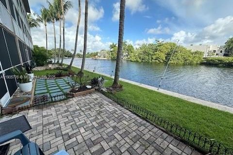 Снять в аренду кондоминиум в Форт-Лодердейл, Флорида 1 спальня, 67.08м2, № 1956638 - фото 1