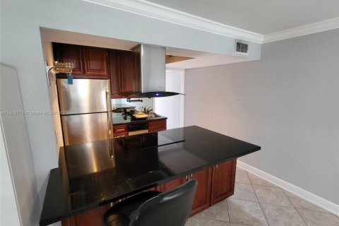 Снять в аренду кондоминиум в Форт-Лодердейл, Флорида 1 спальня, 67.08м2, № 1956638 - фото 3