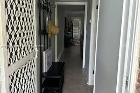 Снять в аренду кондоминиум в Форт-Лодердейл, Флорида 1 спальня, 67.08м2, № 1956638 - фото 2