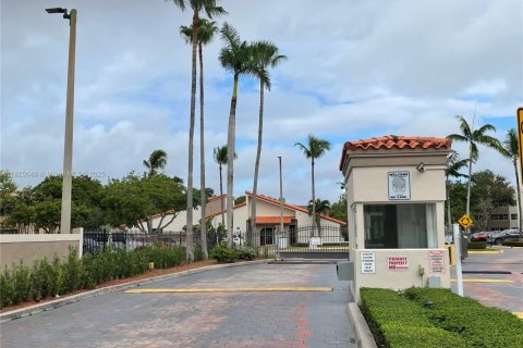 Condo in Hialeah, Florida, 2 bedrooms  № 1794850 - photo 2