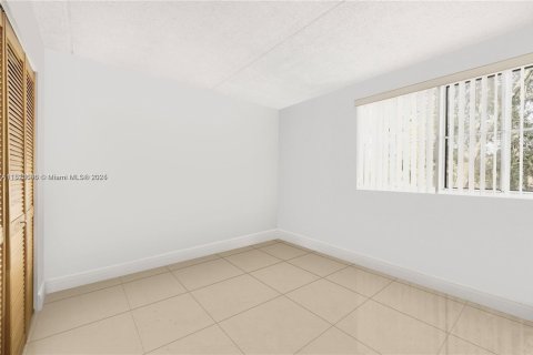 Condo in Hialeah, Florida, 2 bedrooms  № 1794850 - photo 23