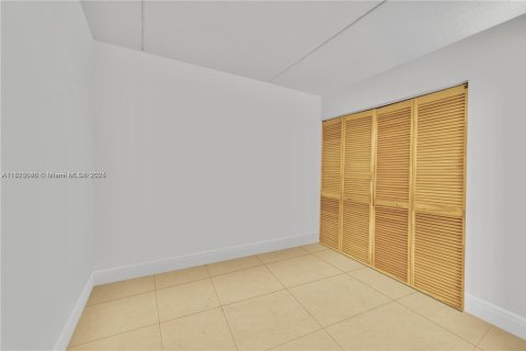 Condo in Hialeah, Florida, 2 bedrooms  № 1794850 - photo 20