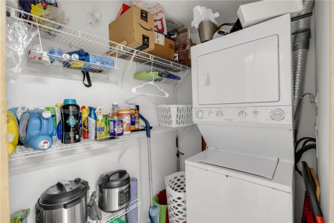 Condo in Hialeah, Florida, 2 bedrooms  № 1794850 - photo 18