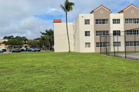 Condo in Hialeah, Florida, 2 bedrooms  № 1794850 - photo 8