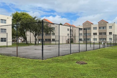 Condo in Hialeah, Florida, 2 bedrooms  № 1794850 - photo 7