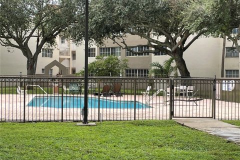 Condo in Hialeah, Florida, 2 bedrooms  № 1794850 - photo 6