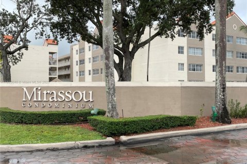 Condo in Hialeah, Florida, 2 bedrooms  № 1794850 - photo 1