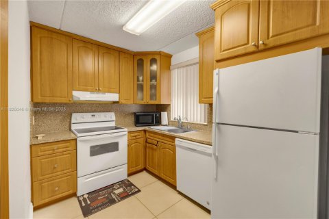 Condo in Hialeah, Florida, 2 bedrooms  № 1794850 - photo 16