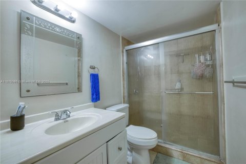 Condo in Hialeah, Florida, 2 bedrooms  № 1794850 - photo 24
