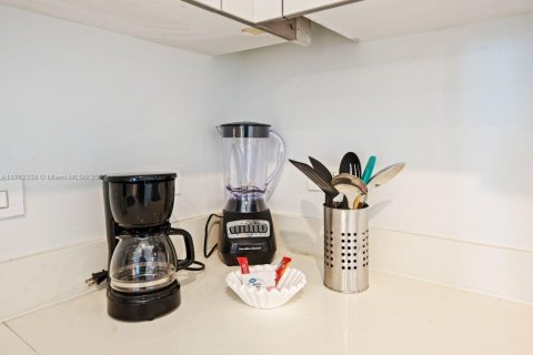 Купить кондоминиум в Халландейл-Бич, Флорида 2 спальни, 95.69м2, № 1860608 - фото 19