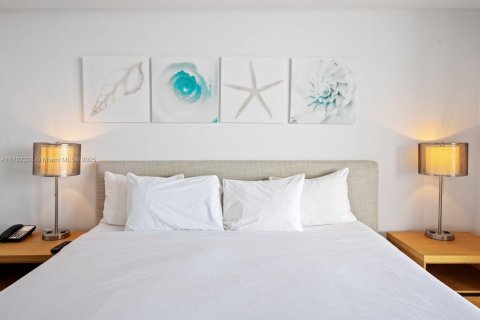 Купить кондоминиум в Халландейл-Бич, Флорида 2 спальни, 95.69м2, № 1860608 - фото 9