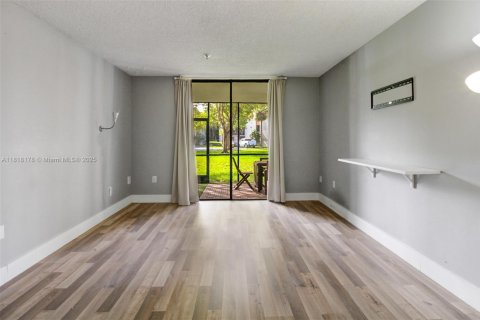 Condominio en venta en Miami, Florida, 2 dormitorios, 111.2 m2 № 1938004 - foto 15