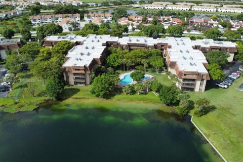 Copropriété à vendre à Miami, Floride: 2 chambres, 111.2 m2 № 1938004 - photo 25
