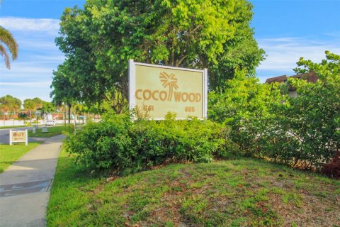 Condo in Miami, Florida, 2 bedrooms  № 1938004 - photo 4