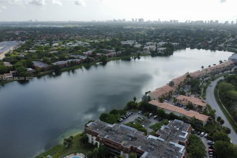 Condo in Miami, Florida, 2 bedrooms  № 1938004 - photo 27