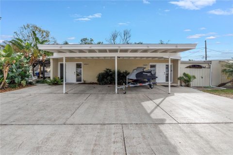Commercial property in Largo, Florida 2 bedrooms, 122.63 sq.m. № 1657442 - photo 1