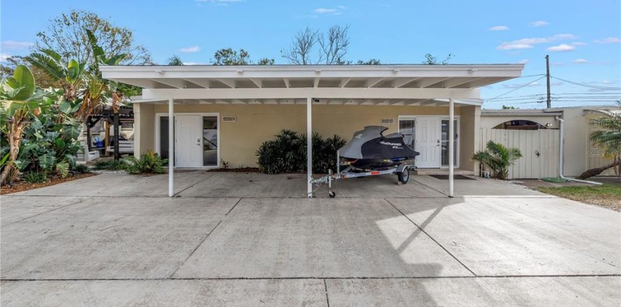 Commercial property in Largo, Florida 2 bedrooms, 122.63 sq.m. № 1657442