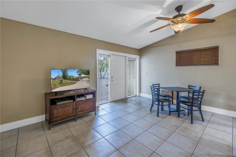 Commercial property in Largo, Florida 2 bedrooms, 122.63 sq.m. № 1657442 - photo 10