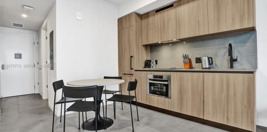 Condo à Miami, Floride, 1 chambre  № 2040876