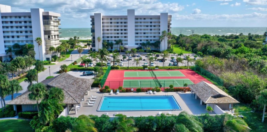 Condominio en Hutchinson Island South, Florida, 2 dormitorios № 1117747