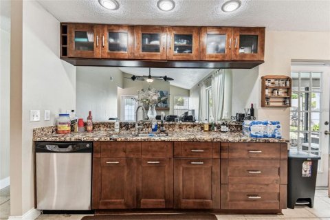 Casa en alquiler en Tampa, Florida, 4 dormitorios, 196.4 m2 № 1901787 - foto 11