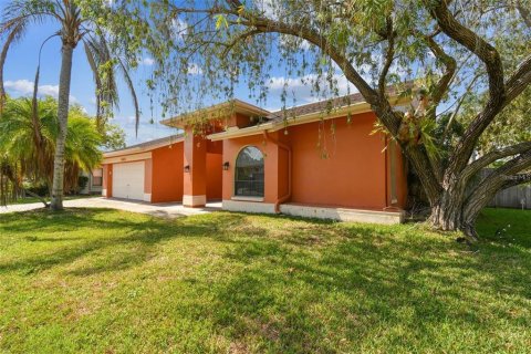 Casa en alquiler en Tampa, Florida, 4 dormitorios, 196.4 m2 № 1901787 - foto 2