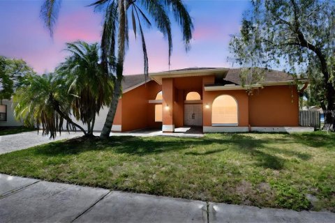 Casa en alquiler en Tampa, Florida, 4 dormitorios, 196.4 m2 № 1901787 - foto 6
