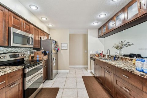 Casa en alquiler en Tampa, Florida, 4 dormitorios, 196.4 m2 № 1901787 - foto 10