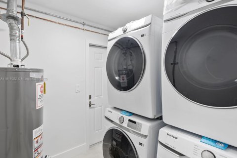 Commercial property in Hollywood, Florida 126.25 sq.m. № 1972515 - photo 29