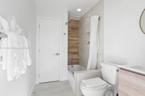 Commercial property in Hollywood, Florida 126.25 sq.m. № 1972515 - photo 18