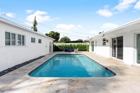 Commercial property in Hollywood, Florida 126.25 sq.m. № 1972515 - photo 2