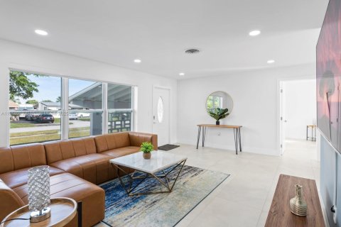 Commercial property in Hollywood, Florida 126.25 sq.m. № 1972515 - photo 11