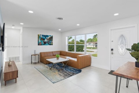 Commercial property in Hollywood, Florida 126.25 sq.m. № 1972515 - photo 10