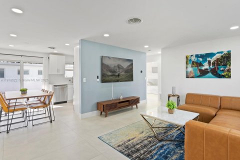 Commercial property in Hollywood, Florida 126.25 sq.m. № 1972515