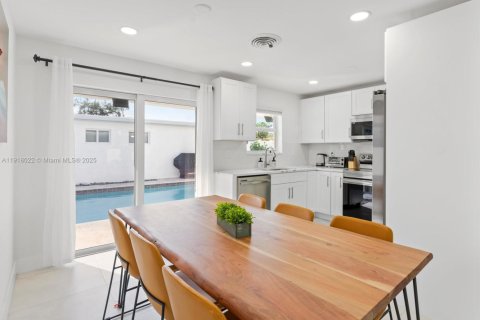 Commercial property in Hollywood, Florida 126.25 sq.m. № 1972515 - photo 6