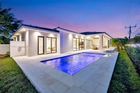 Casa en venta en Fort Lauderdale, Florida, 4 dormitorios, 291.71 m2 № 1932752 - foto 2
