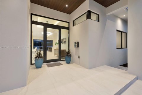 Casa en venta en Fort Lauderdale, Florida, 4 dormitorios, 291.71 m2 № 1932752 - foto 3