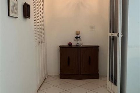 Duplex in Sun City Center, Florida 2 bedrooms, 163.14 sq.m. № 1785037 - photo 3