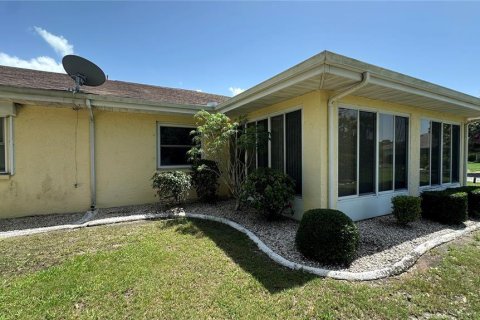 Duplex in Sun City Center, Florida 2 bedrooms, 163.14 sq.m. № 1785037 - photo 17