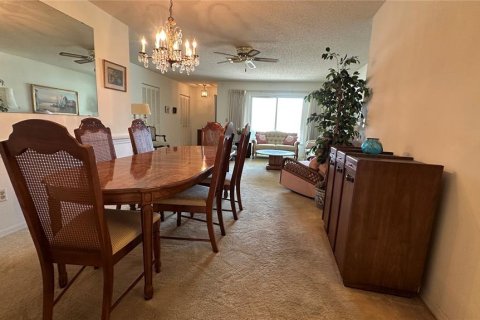 Duplex in Sun City Center, Florida 2 bedrooms, 163.14 sq.m. № 1785037 - photo 6