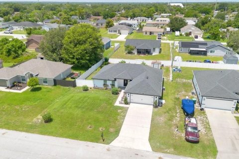 House in Deltona, Florida 3 bedrooms, 151.71 sq.m. № 2203421 - photo 27