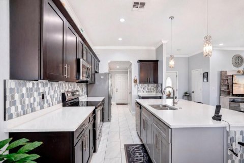 House in Deltona, Florida 3 bedrooms, 151.71 sq.m. № 2203421 - photo 8