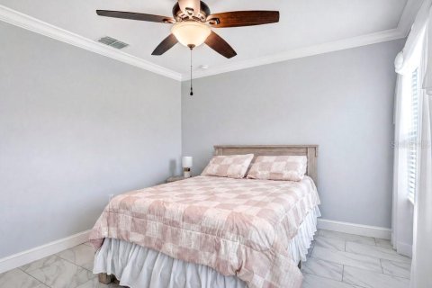 House in Deltona, Florida 3 bedrooms, 151.71 sq.m. № 2203421 - photo 17