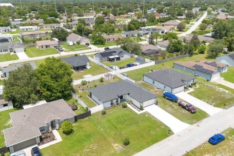 House in Deltona, Florida 3 bedrooms, 151.71 sq.m. № 2203421 - photo 29