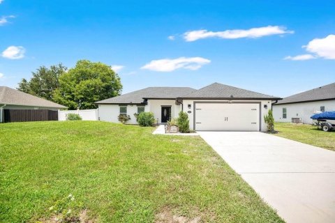 Villa ou maison à Deltona, Floride 3 chambres, 151.71 m2 № 2203421