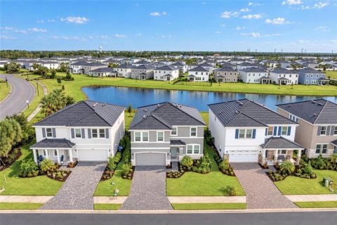 Villa ou maison à vendre à Lakewood Ranch, Floride: 4 chambres, 256.04 m2 № 2408988 - photo 2