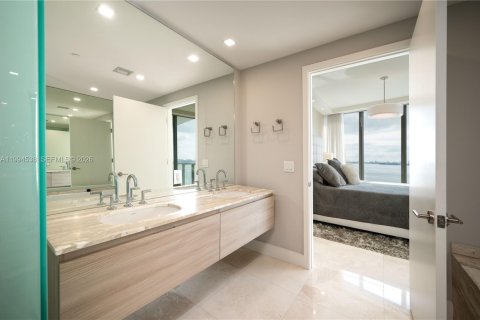 Condominio en venta en Miami, Florida, 3 dormitorios, 173.54 m2 № 2056247 - foto 13
