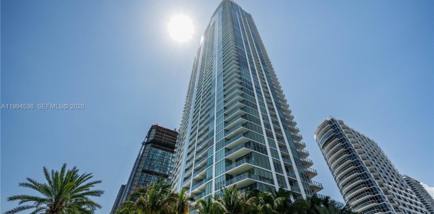 Condominio en Miami, Florida, 3 dormitorios  № 2056247